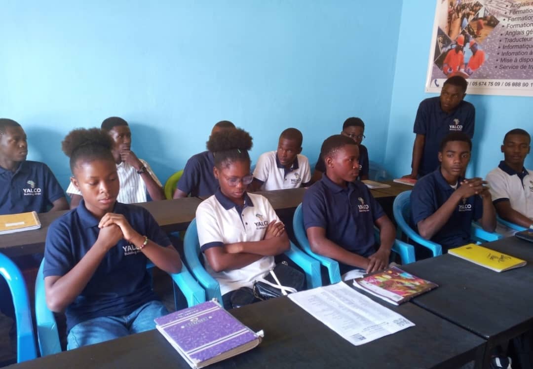Salle de formation YALCO Building Africa avec étudiants et instructeur